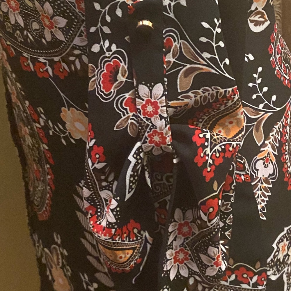 New Directions Black Floral Tunic Top Size M - Picture 10 of 16